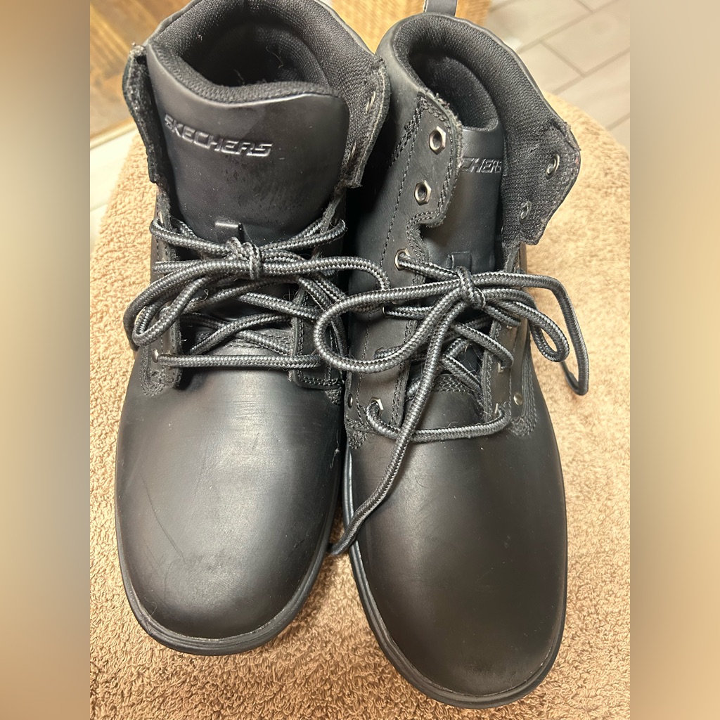 Skechers Men’s Relaxed Fit Leather Segment-Garnet Boots. Black Size 11.5. Nwob